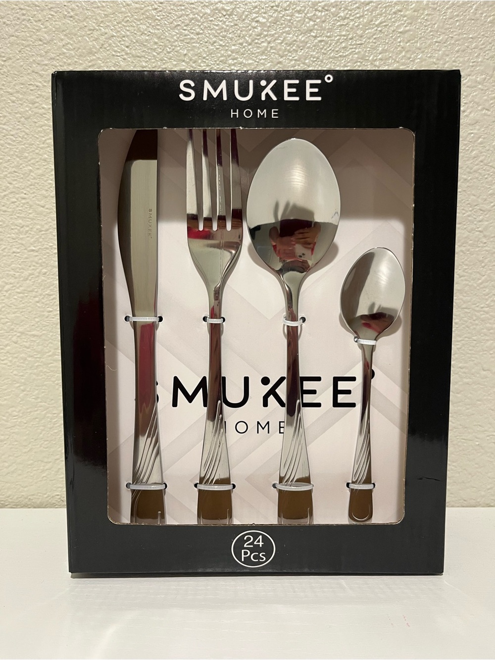 Mukee Home 24-Piece Stainless Steel Flatware Set - Silver